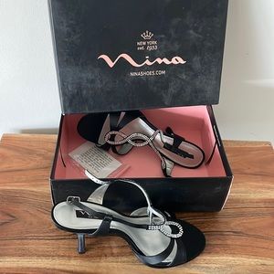 Black heel shoe wit rhinestones gently uses